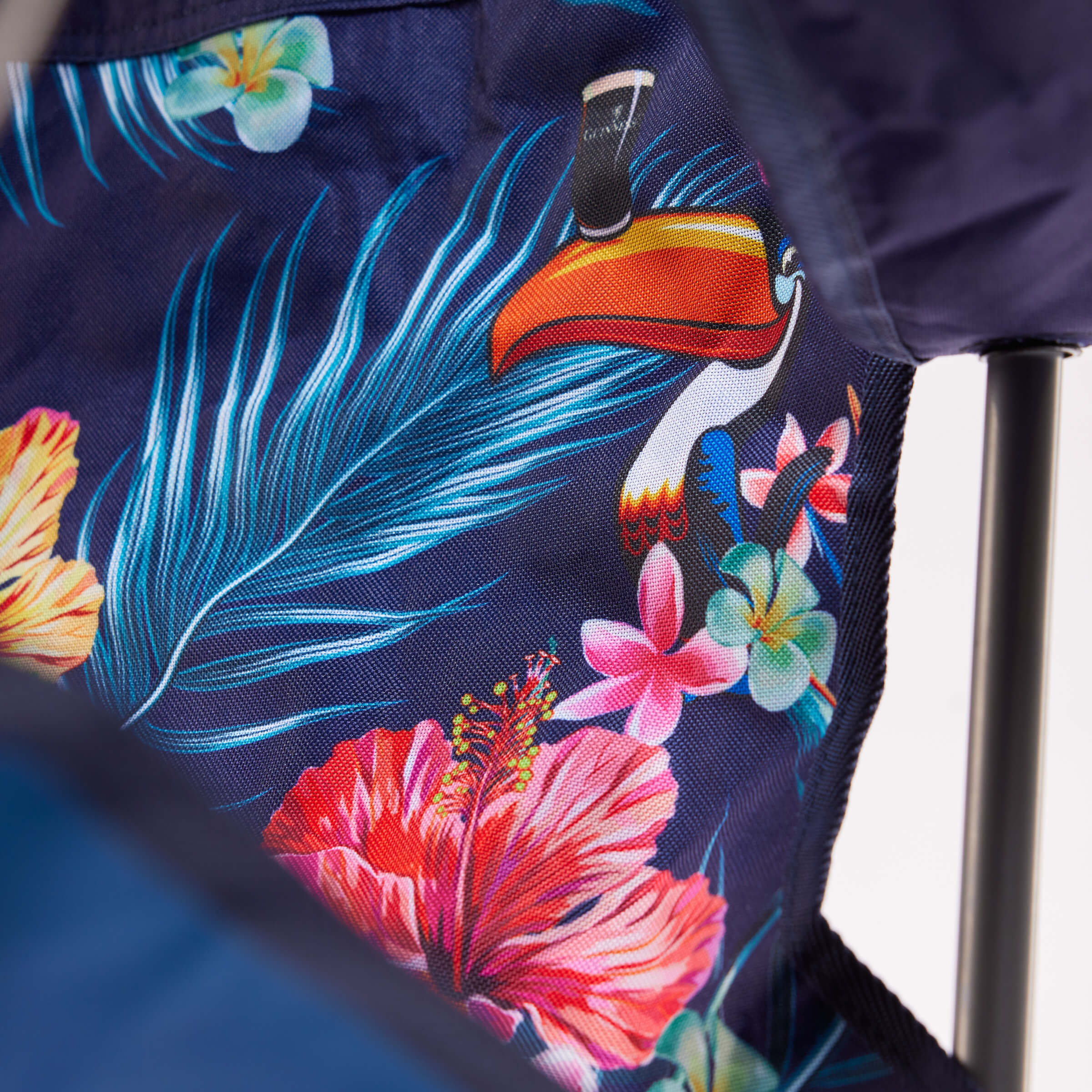 Guinness Toucan Hawaiian Beach Chair - Image 14