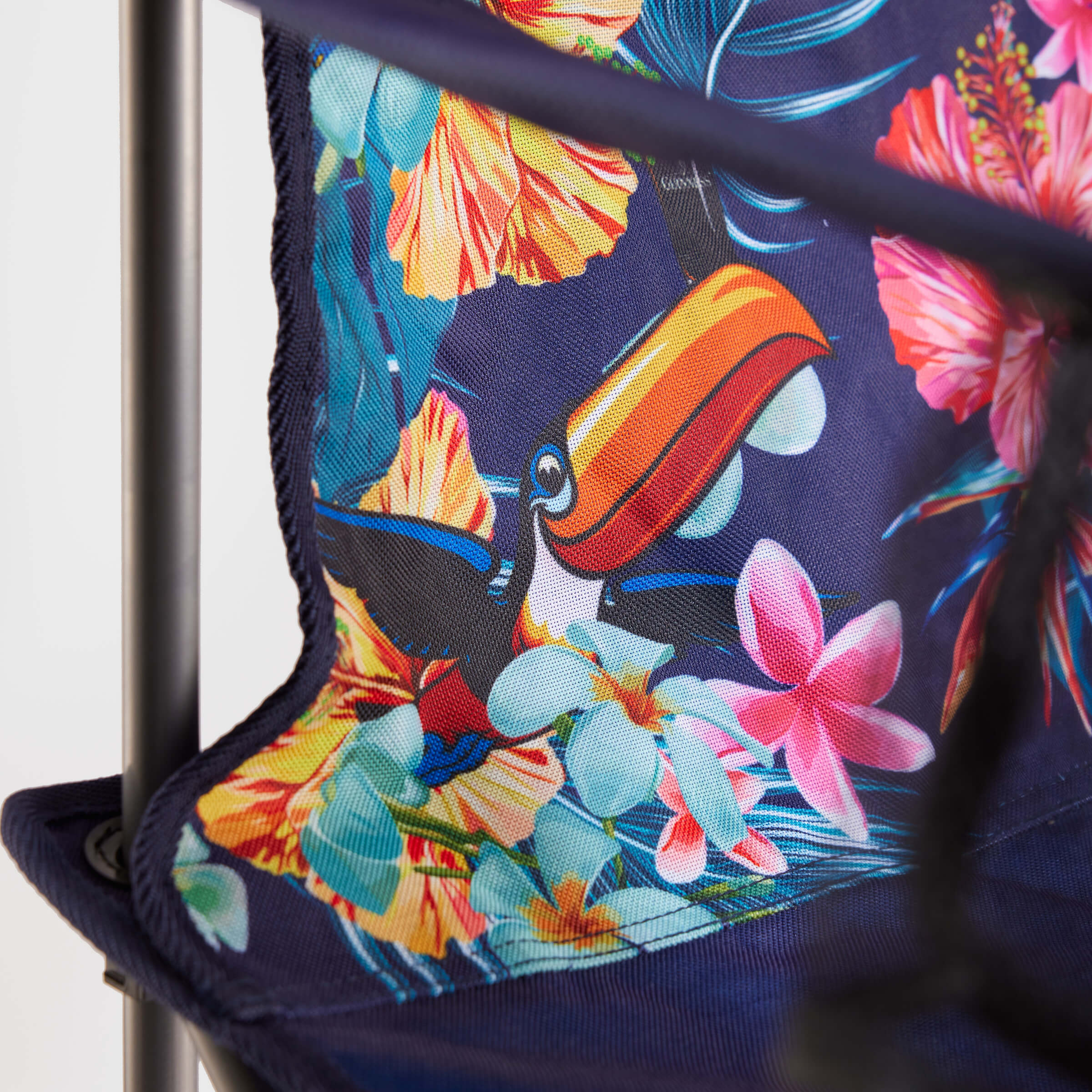 Guinness Toucan Hawaiian Beach Chair - Image 7