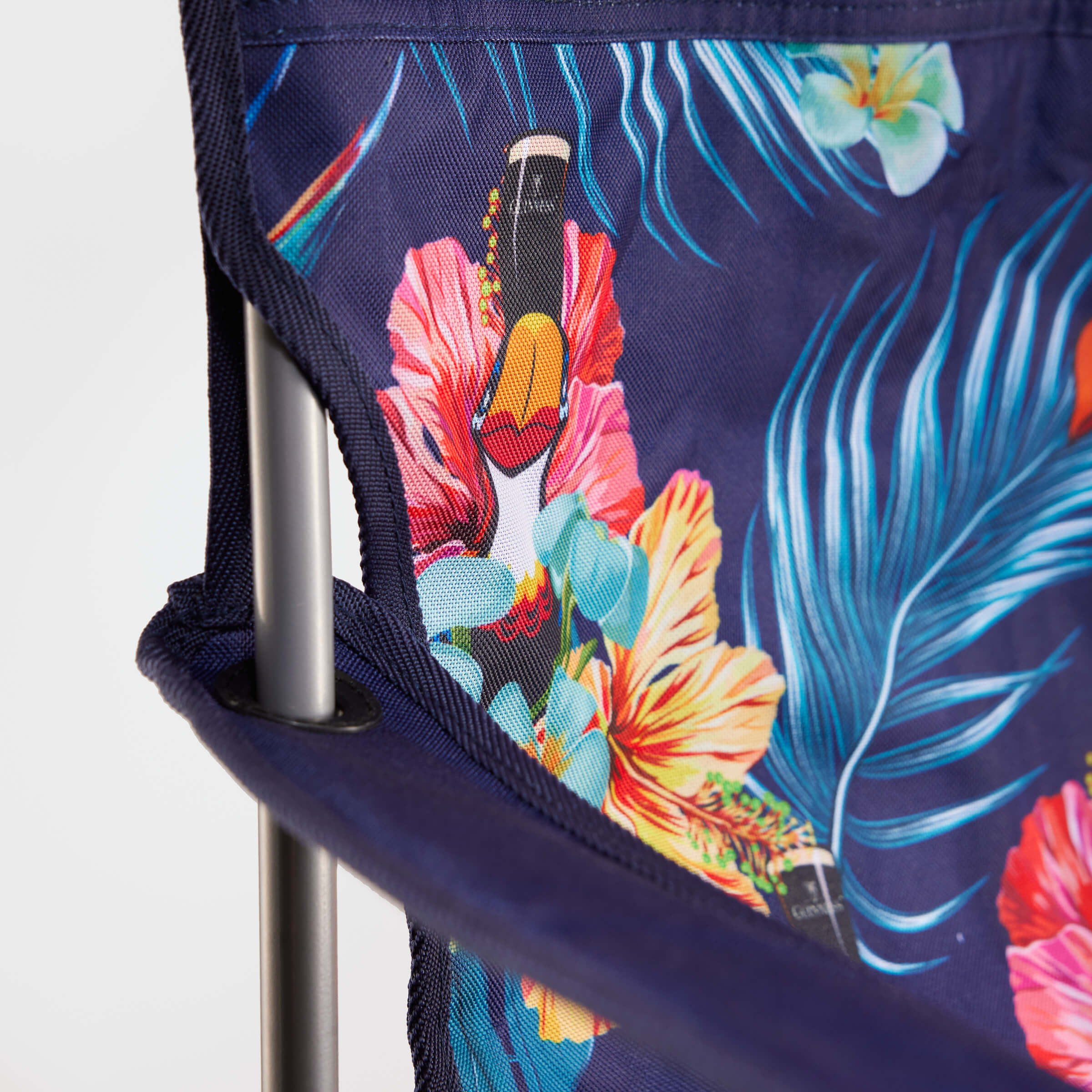 Guinness Toucan Hawaiian Beach Chair - Image 9